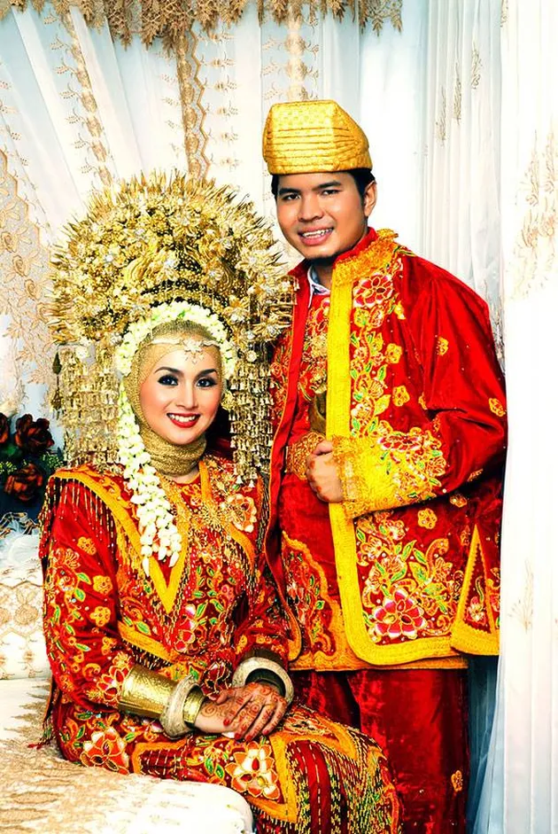Baju Adat Pernikahan