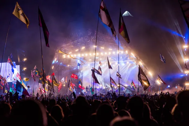 serunya panggung Glastonbury