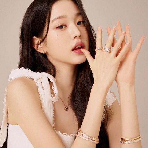 So Loved by Fans, 10+ Portraits Like Princess Jang Won Young After Officially Debuting with New Girl Group IVE!