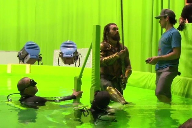 BEHIND THE SCENE 'AQUAMAN', JASON MOMOA TAMPIL GARANG 