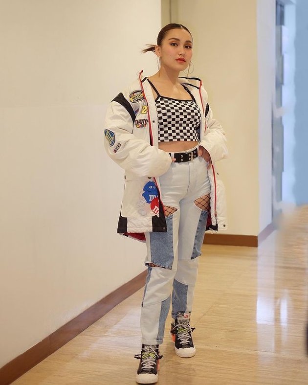 Recently Likes to Cover K-Pop Dance, Here are Ayu Ting Ting's Korean-Inspired Styles