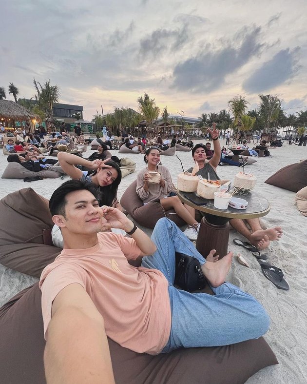 Shopping Until Seeing the Sunrise Together, 8 Cool Photos of Melly Lee and Anggy Aditama's Double Date