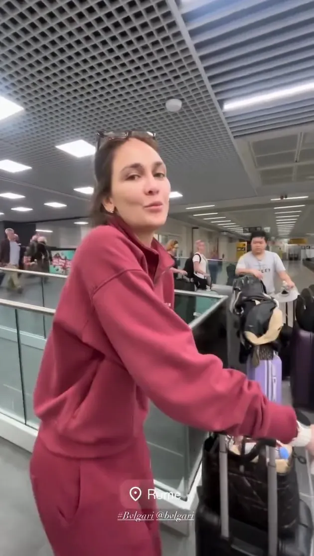 Luna Maya, cari cuan, baru menikah, terbang ke Italia