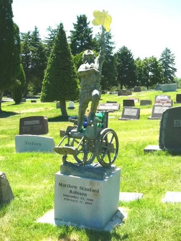 makam aneh dan unik