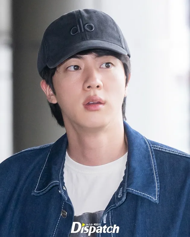 Jin BTS di Bandara