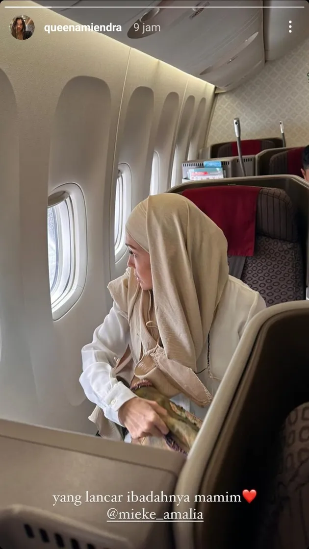Mieke Amalia berangkat umrah