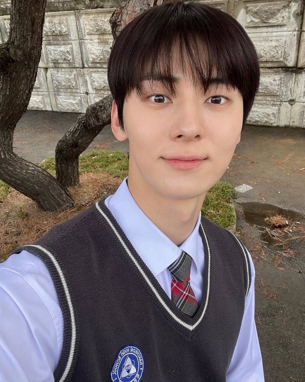 Departing for Mandatory Military Service on March 21, Hwang Min Hyun Shows Off Haircut Moment - Still Handsome When Bald