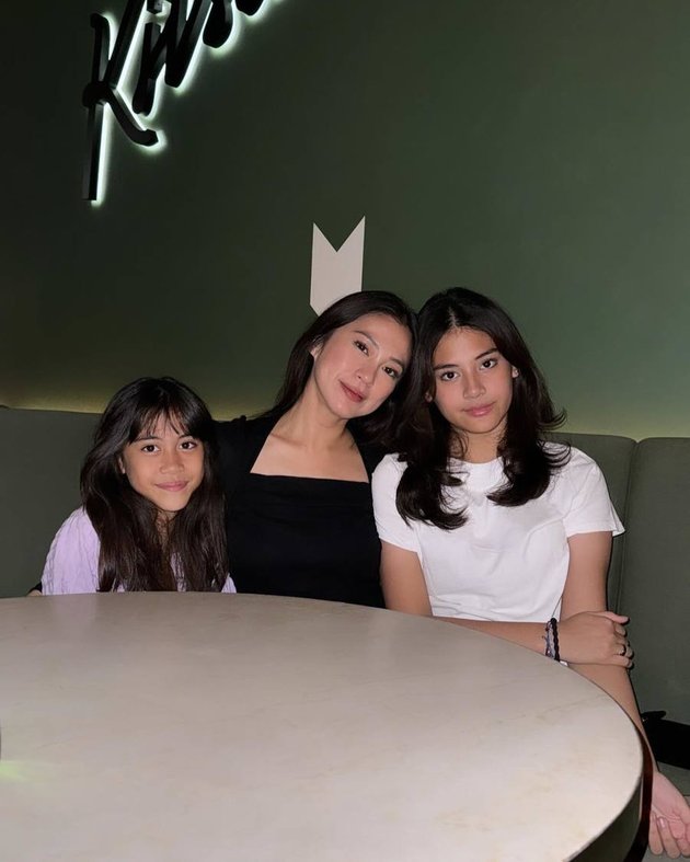 Growing Up as a Teenager, Here are 8 Portraits of Alaia, the Eldest Daughter of Kenang Mirdad and Tyna Dwi Jayanti, Who is as Beautiful as Her Mother