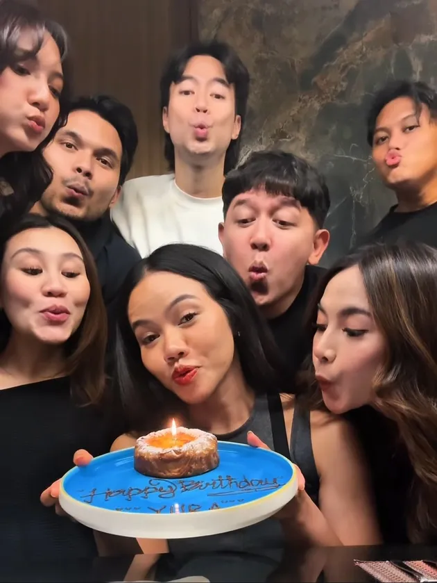 Yura Rayakan Ulang Tahun Bersama Geng Umroh