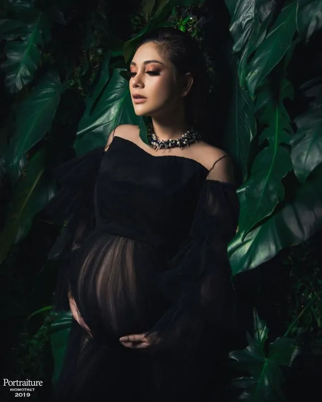 seleb hamil, seleb yang sedang hamil