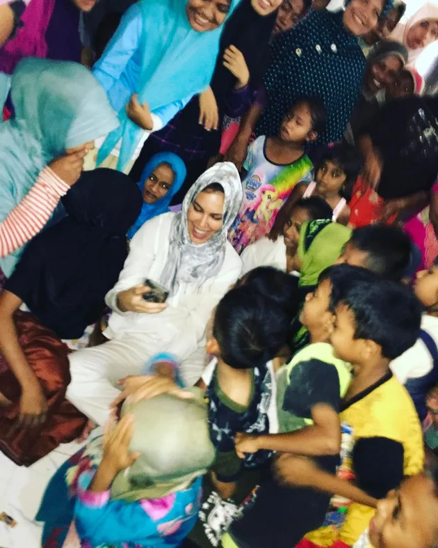 Sophia Latjuba &amp; Eva Celia ke Aceh