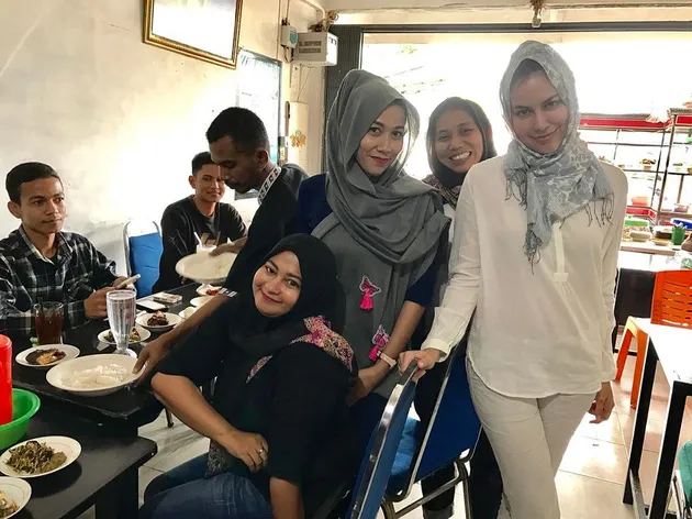 Sophia Latjuba &amp; Eva Celia ke Aceh