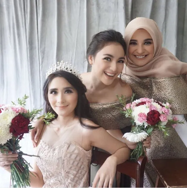 Citra Kirana - Shireen Sungkar Bridesmaid Ryana Dea