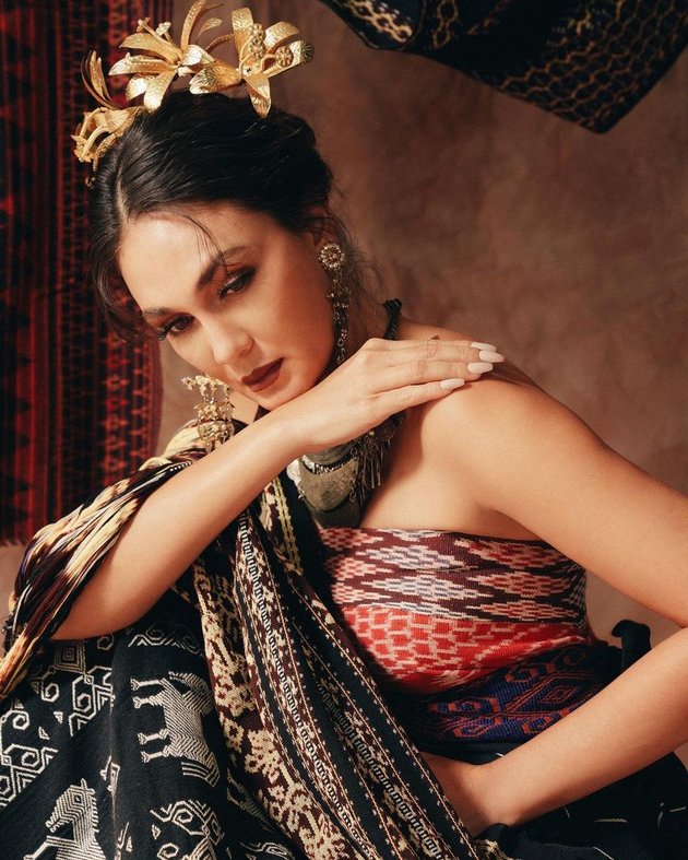 Austrian Blood, Here are 8 Pictures of Luna Maya Looking Gorgeous in Traditional Padang Attire - Netizens: She's So Beautiful!