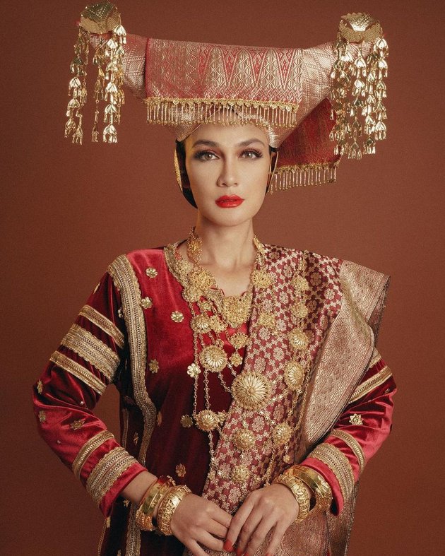 Austrian Blood, Here are 8 Pictures of Luna Maya Looking Gorgeous in Traditional Padang Attire - Netizens: She's So Beautiful!