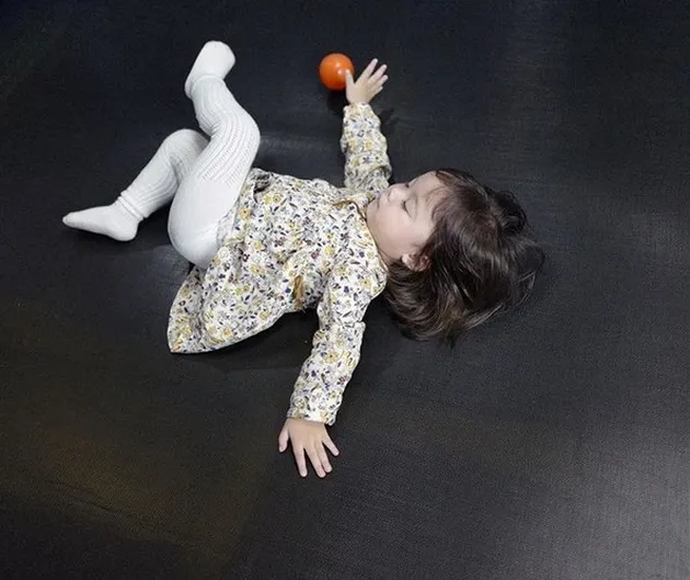 [FOTO] Gaya Lucu Flynn Bloom Saat Main Baseball