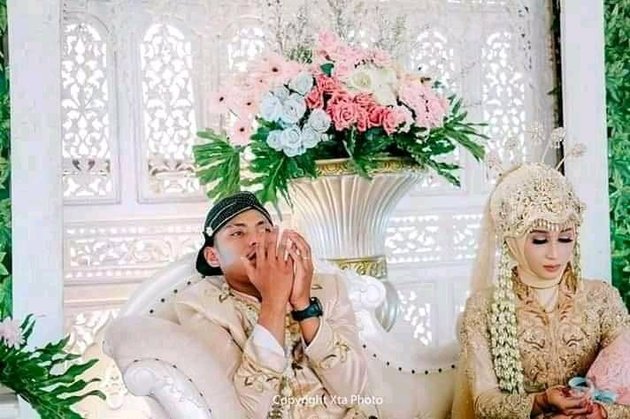 Funny Style during Photos, This is How 7 Moments of the Groom That Make You Laugh