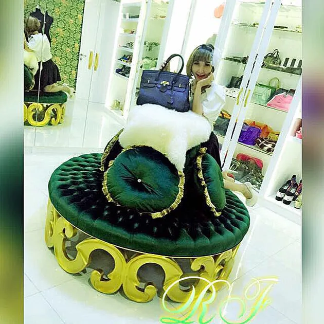 BERGELIMANG 'EMAS'! INI FOTO-FOTO DETAIL RUMAH MEWAH RORO BERGELIMANG 'EMAS'! INI FOTO-FOTO DETAIL RUMAH MEWAH RORO