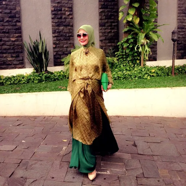 Cantik Berhijab, Okky Asokawati Kini Sosialita Super Stylish! - KapanLagi.com