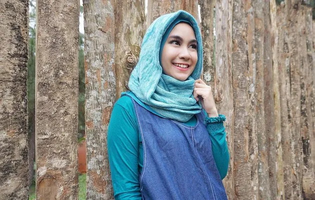 Anisa Rahma berhijab
