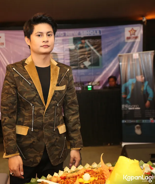 Yap, dan salah satunya adalah Mytha Lestari yang juga mengajak sang suami untuk membantu Erevano untuk mewujudkan single barunya tersebut.