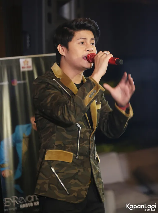 Pada single Hanya Kamu, Mytha Lestari dan suaminya pun dipercaya untuk menjabat sebagai vocal director untuk Erevano.