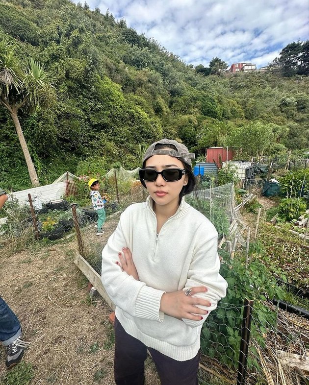 Gardening and Harvesting Tomatoes, Here are 8 Exciting Photos of Isyana Sarasvati's Vacation in New Zealand