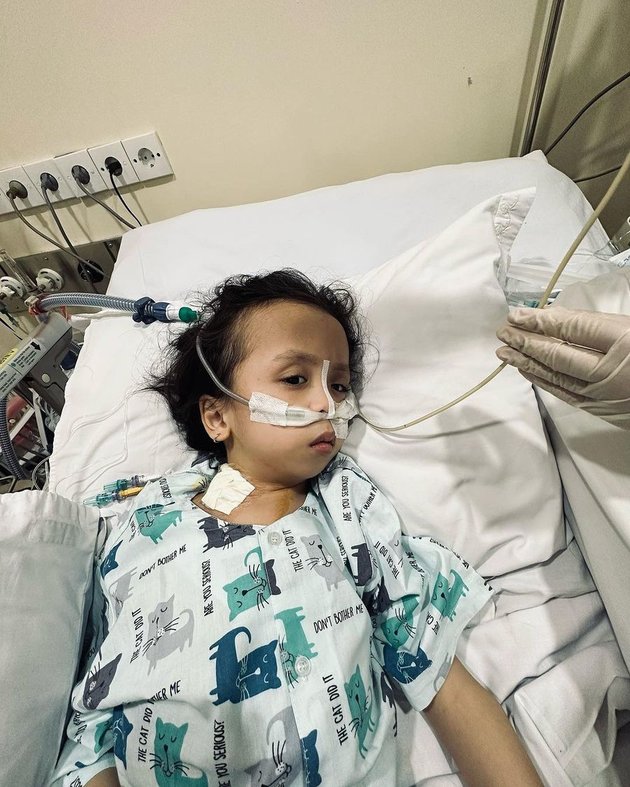 Special Needs, 10 Portraits of Ziona Putri Joanna Alexandra Taken to the Hospital - Insert CVC Catheter in the Neck
