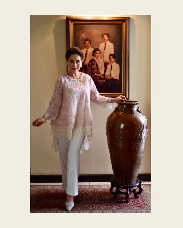 Traditional Concept and Utilize Javanese Gebyok, Take a Look at 8 Pictures of Widyawati's House that is Full of Classic Nuance - Have Spacious and Serene Courtyard