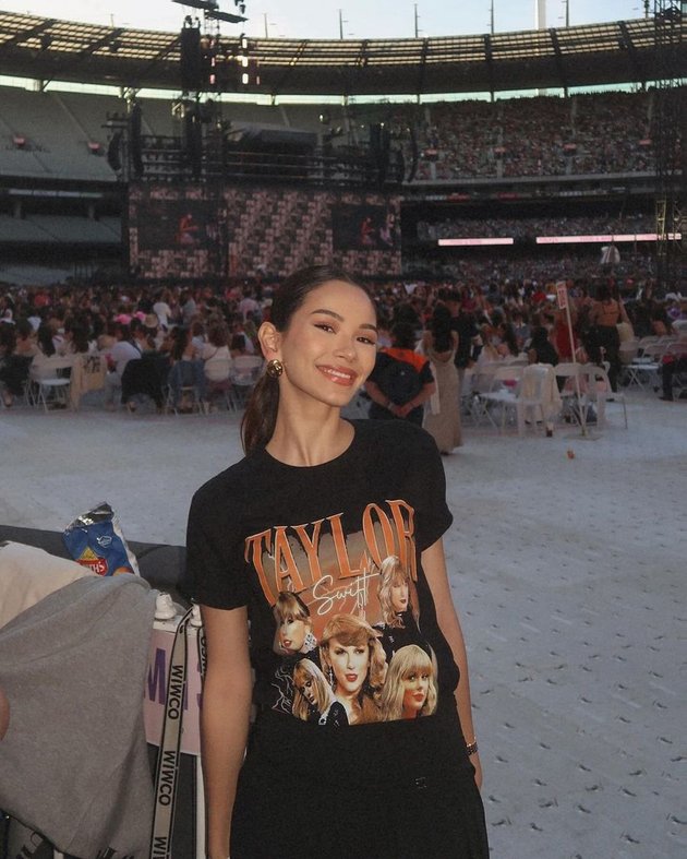 Trendy and Elegant Appearance, Here are 10 Photos of Alyssa Daguisé's Vacation in Melbourne - Enjoy Watching Taylor Swift's Concert!
