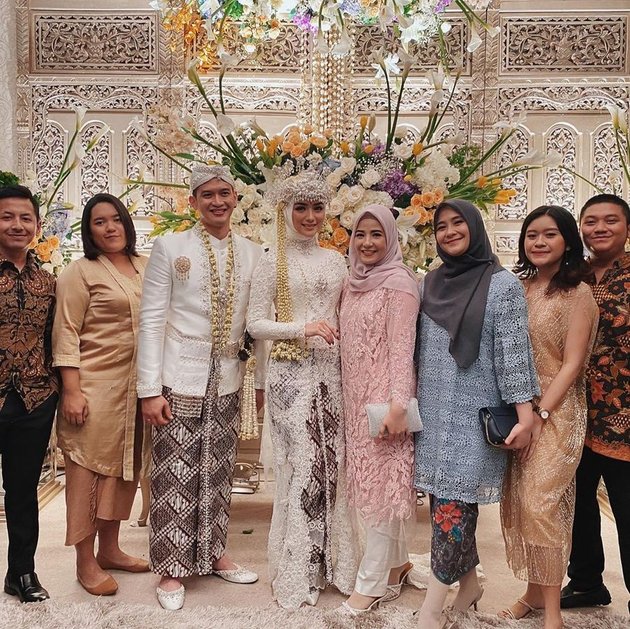 Long-time friendship, this is the portrait of Natasha Rizky's happiness seeing Citra Kirana get married