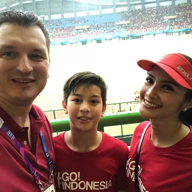 maudy koesnaedi dan keluarga