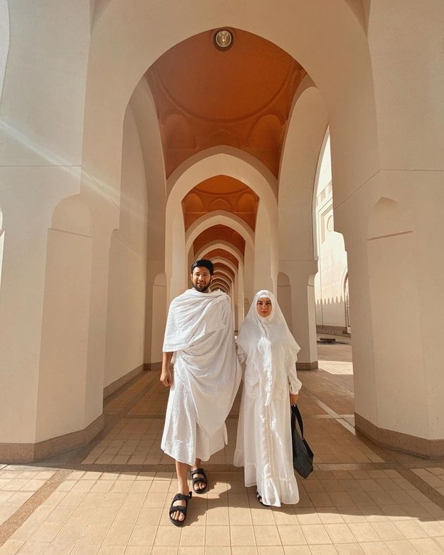 Meeting Irish Bella During Umrah, This Hijab Portrait of Nagita Slavina Steals Attention and is Equally Enchanting