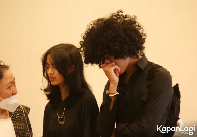 Ayah Dee Lestari meninggal dunia