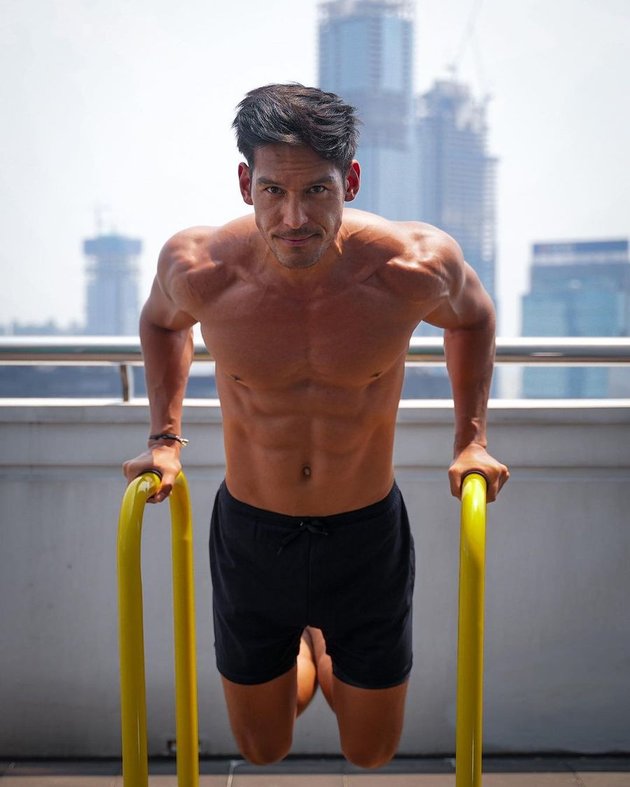 Enjoying His Own Company After Failed Marriage with Jessica Iskandar, 9 Photos of Richard Kyle Who is More Active in Sports - Showing Off His Chest and Six-Pack Abs