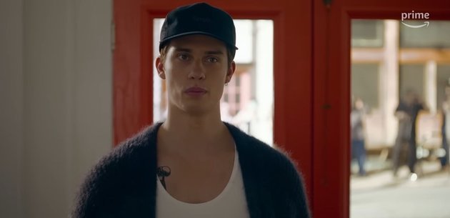 Usually Playing the Role of a Prince, 8 Handsome Portraits of Nicholas Galitzine Opposite Anne Hathaway in the Film THE IDEA OF YOU
