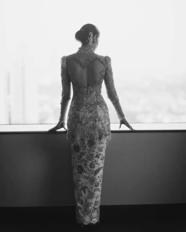 Sabrina Chairunnisa Tampak Belakang