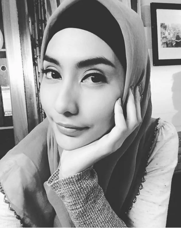 Hasil gambar untuk tyas mirasih berhijab instagram