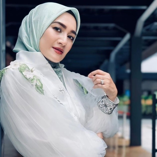 Famous Dangdut Singer from the 90s, 10 Latest Photos of Nini Carlina who is the Wife of a Specialist Doctor in Internal Medicine