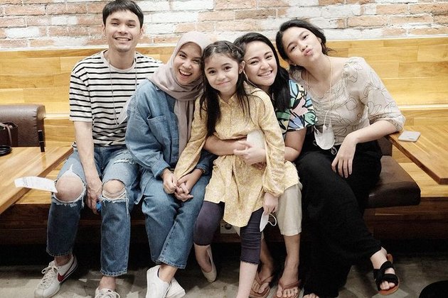 Give a Touching Message on Birthday, 8 Heartwarming Moments of Nesya and Marshanda's Togetherness - Always Compact Like Best Friends
