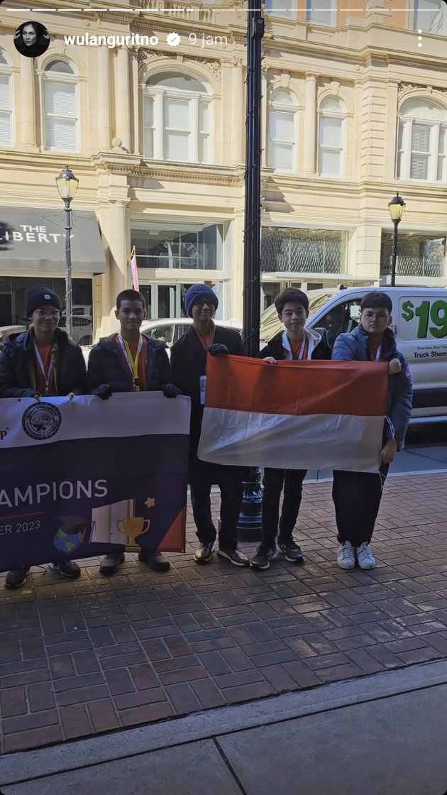 Make Proud, 8 Photos of Wulan Guritno accompanying London Abigail at the Grand Final of the World Scholars Cup at Yale University