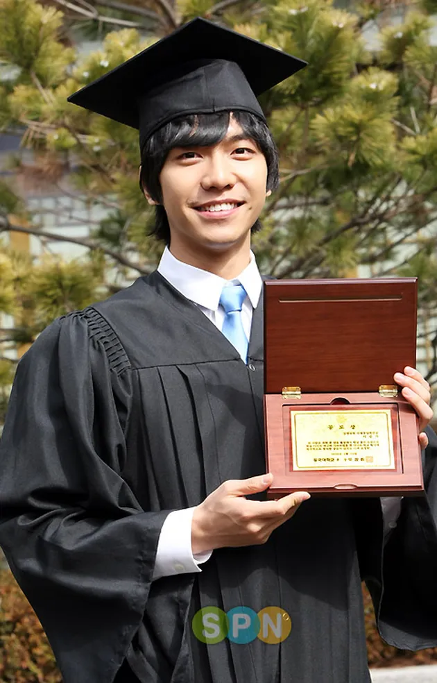Wisuda Universitas Artis Korea