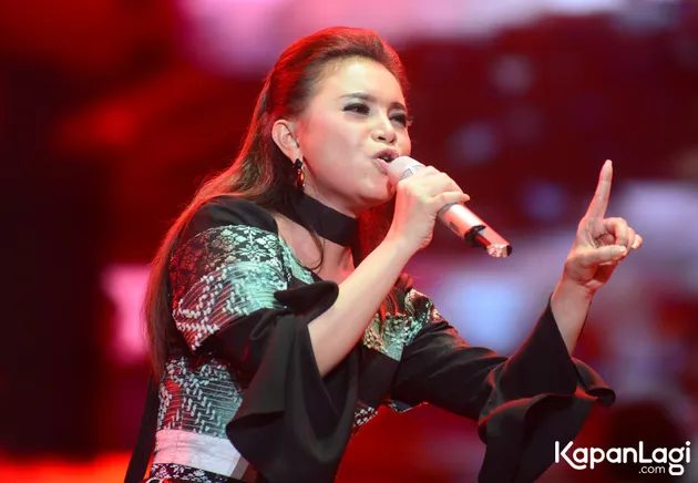 foto konser Iwan Fals