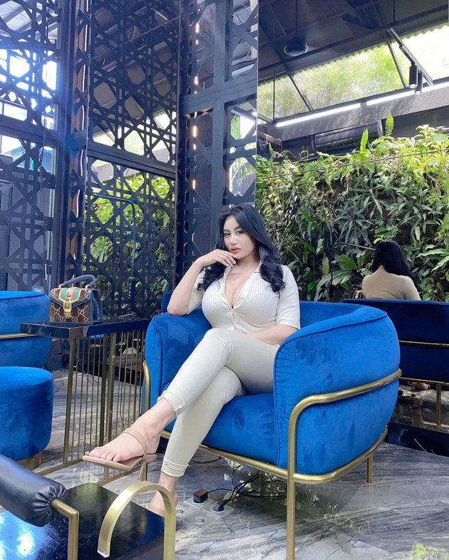 Make No Blink! These are the 10 Latest Photos of Pamela Safitri 'Duo Serigala' Vacationing in Bali - Moments in the Swimming Pool Make You Lose Focus