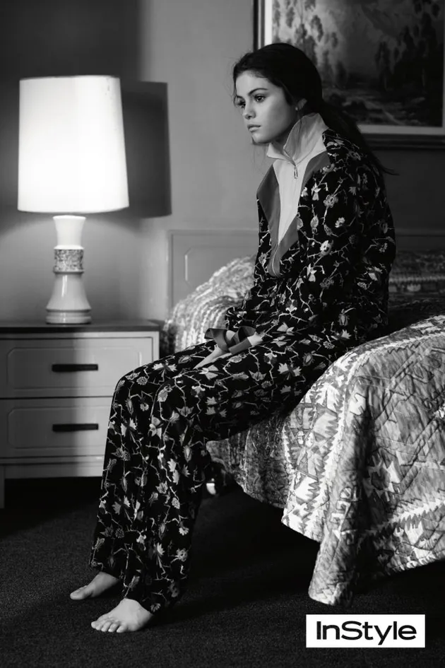 Pose Hot Selena Gomez