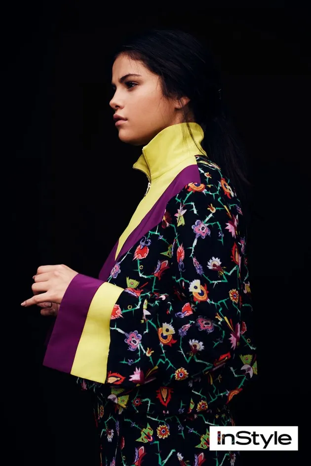 Pose Hot Selena Gomez