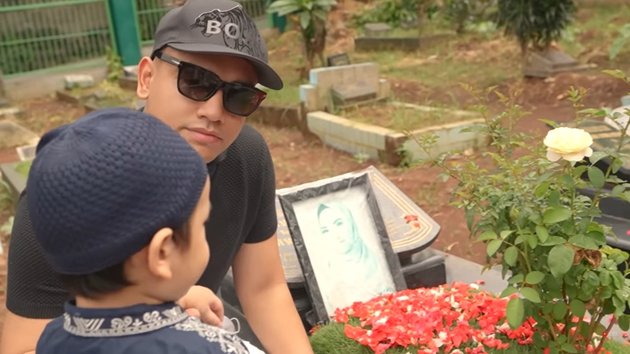 Touching and Flooded with Prayers, Gala Sky's Portrait Visiting Vanessa Angel's Grave on Her Birthday and Mother's Day
