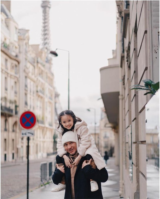 Make Envious! 8 Portraits of Hot Daddy's Close Moments with His Daughter are So Sweet