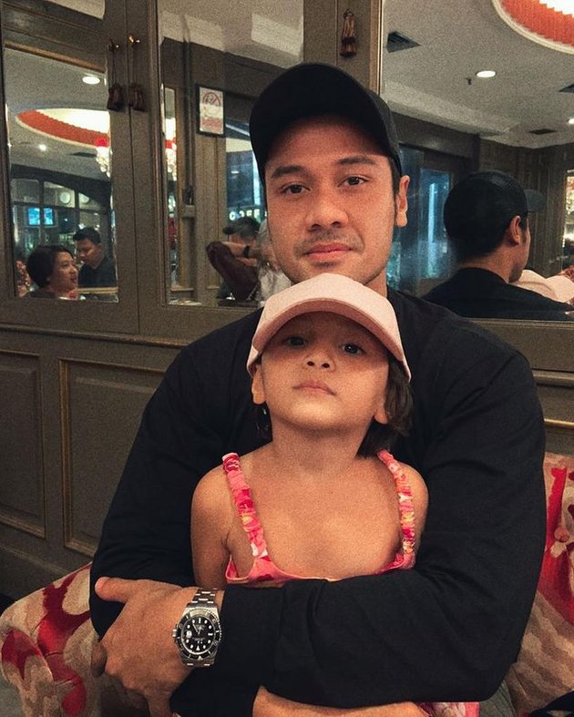 Make Envious! 8 Portraits of Hot Daddy's Close Moments with His Daughter are So Sweet