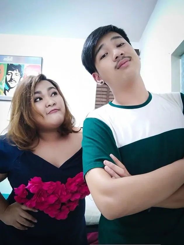 Pasangan Viral di Internet